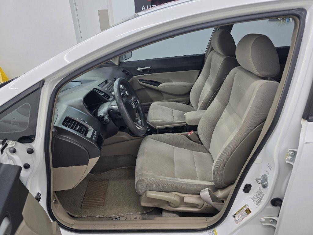 Honda Civic LX Sedan 5-Speed AT 2009