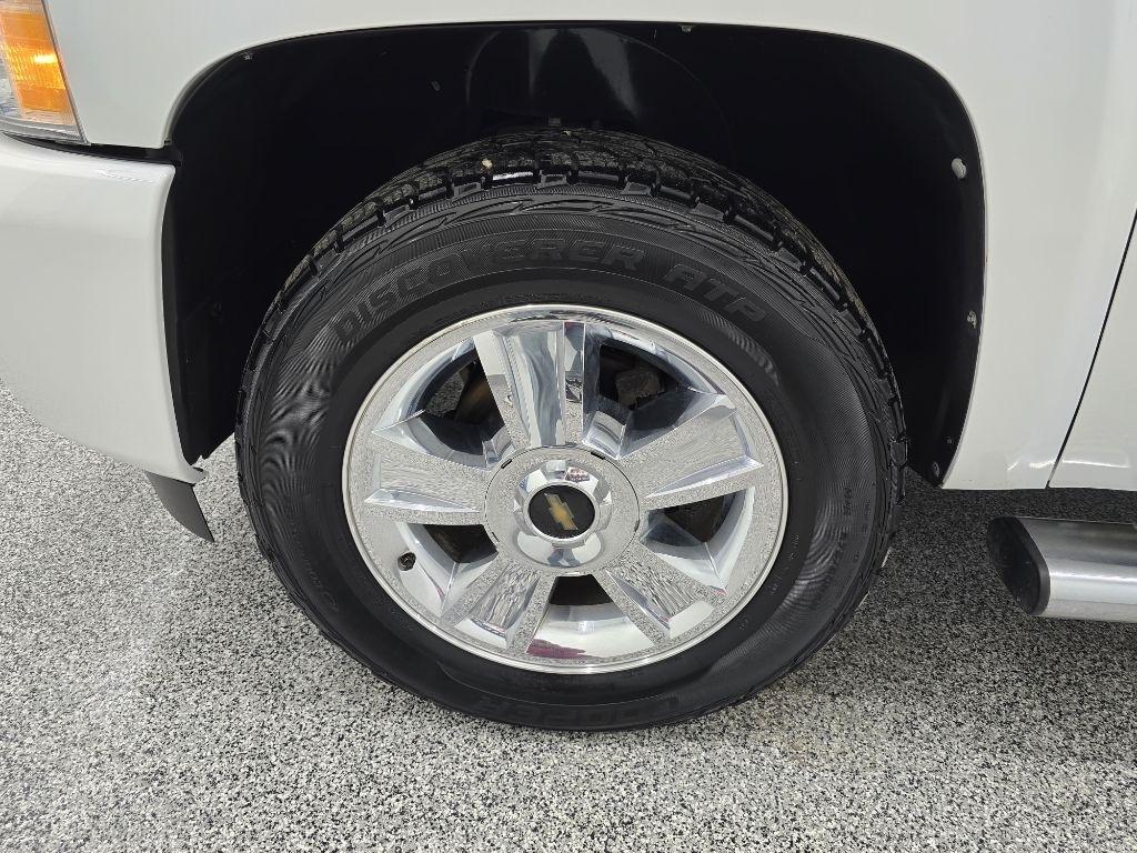 Chevrolet Silverado 1500 LTZ Crew Cab 2WD 2012