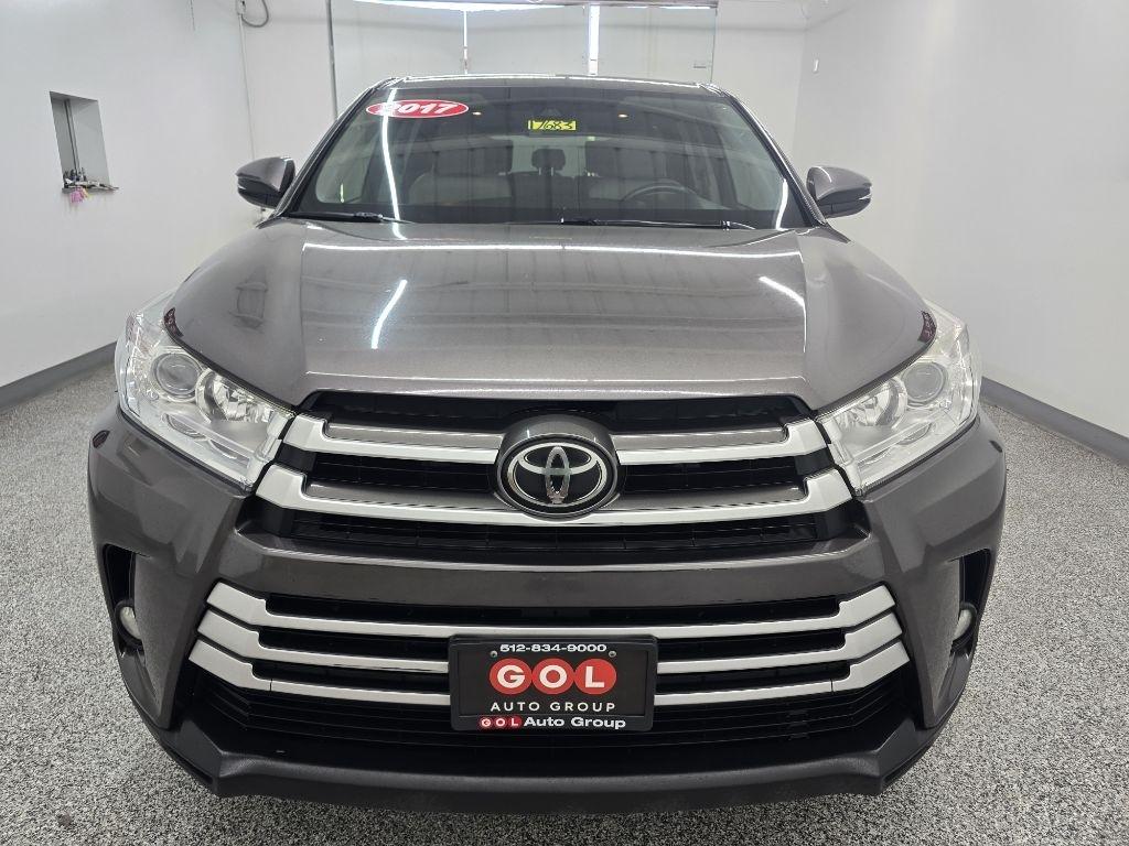 Toyota Highlander LE Plus FWD V6 2017