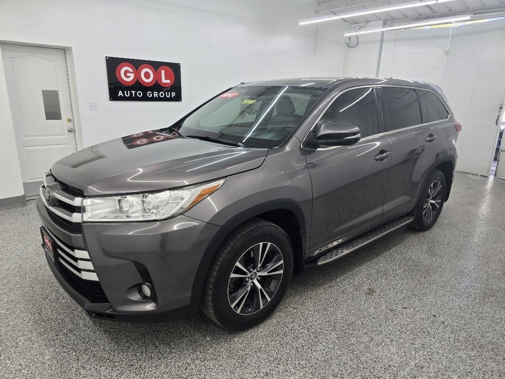 Toyota Highlander LE Plus FWD V6 2017