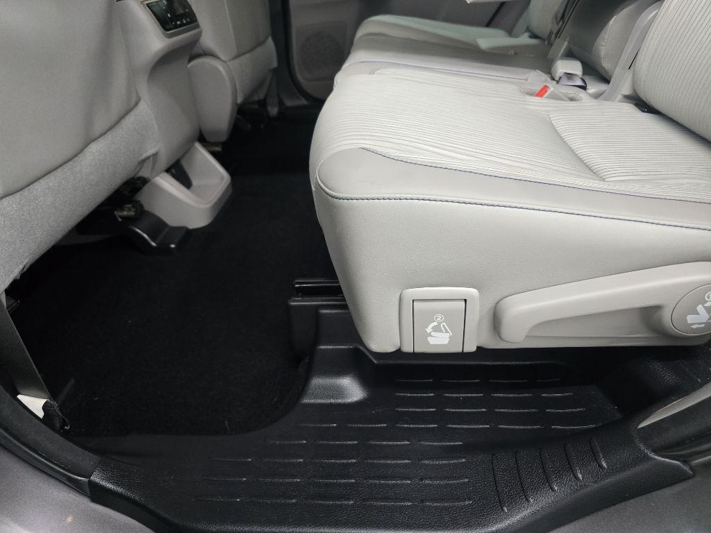 Toyota Highlander LE Plus FWD V6 2017