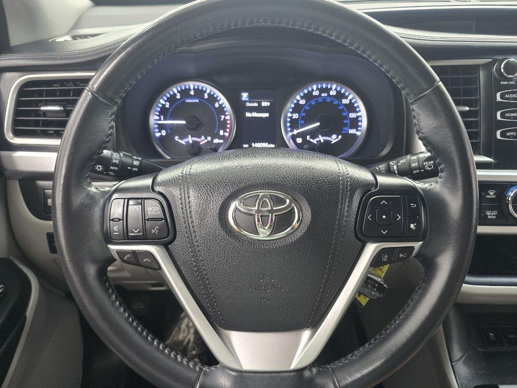 Toyota Highlander LE Plus FWD V6 2017