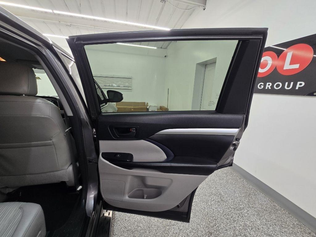 Toyota Highlander LE Plus FWD V6 2017