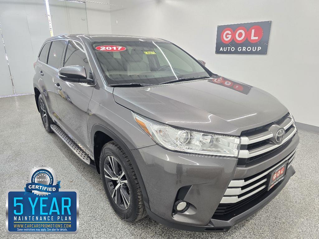 Toyota Highlander LE Plus FWD V6 2017
