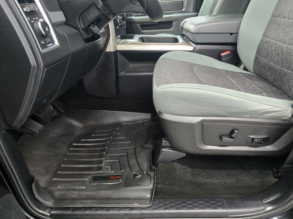 RAM 1500 SLT Crew Cab SWB 2WD 2016