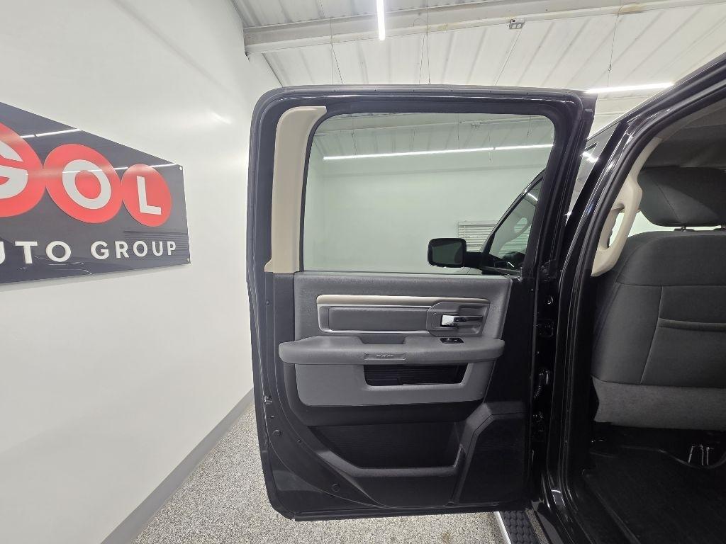 RAM 1500 SLT Crew Cab SWB 2WD 2016