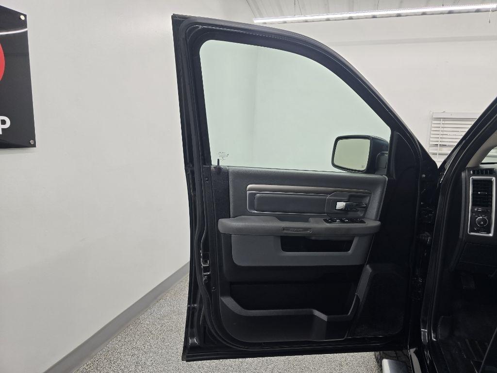 RAM 1500 SLT Crew Cab SWB 2WD 2016