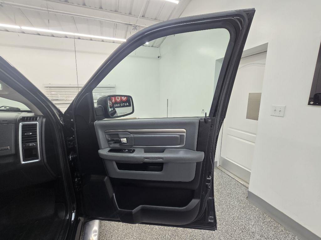 RAM 1500 SLT Crew Cab SWB 2WD 2016