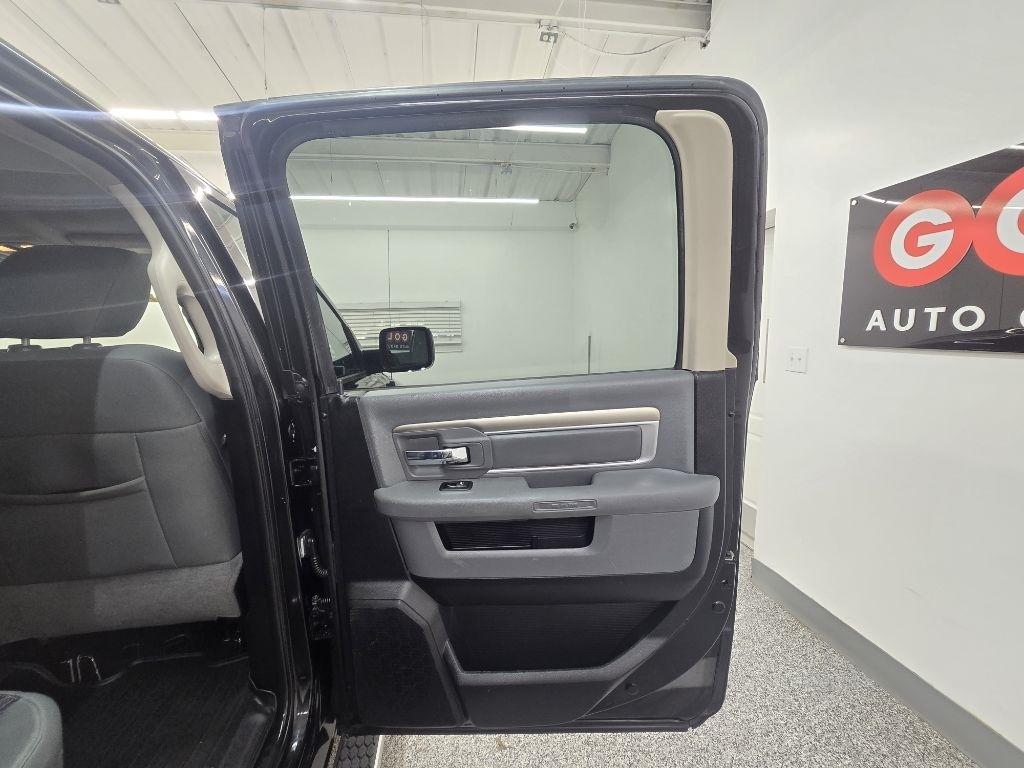 RAM 1500 SLT Crew Cab SWB 2WD 2016
