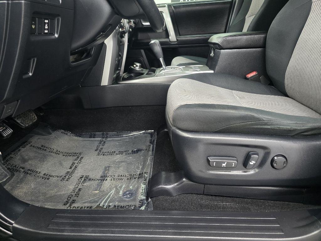 Toyota 4Runner SR5 4WD 2014