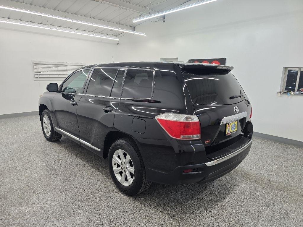 Toyota Highlander Base 2WD V6 2012