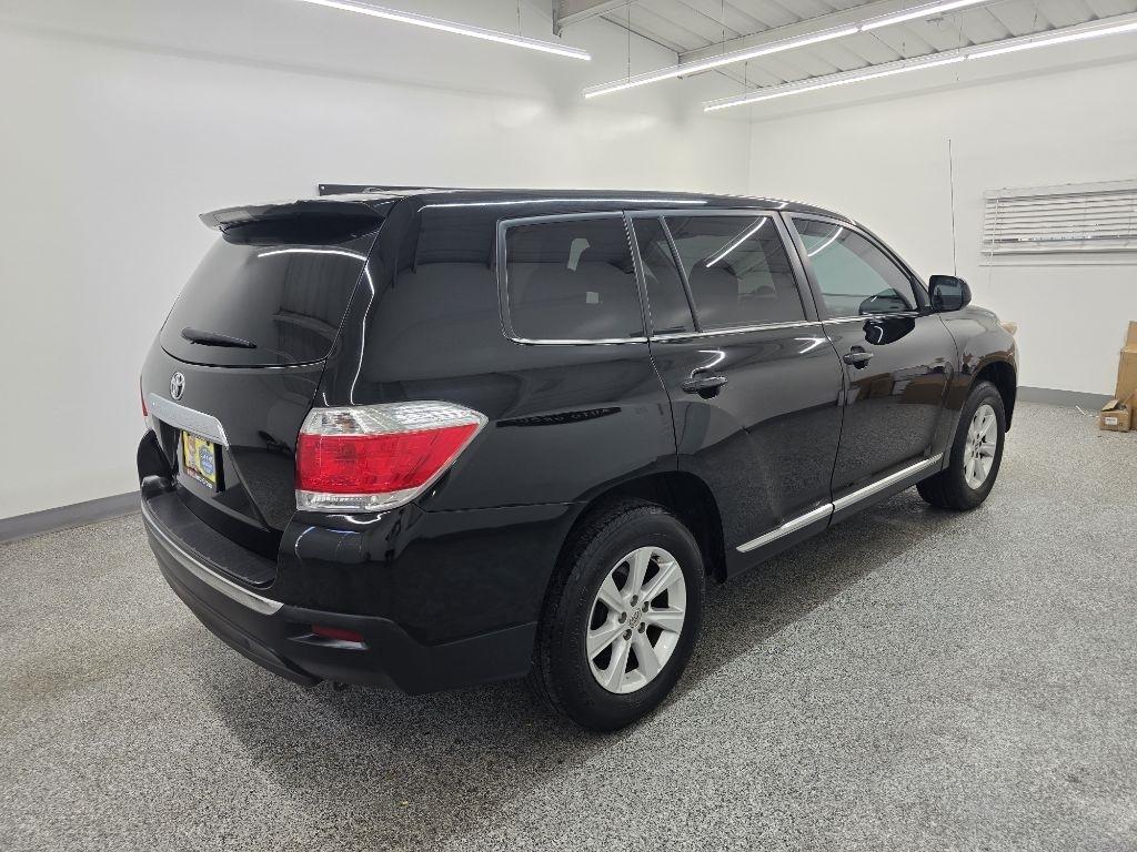 Toyota Highlander Base 2WD V6 2012