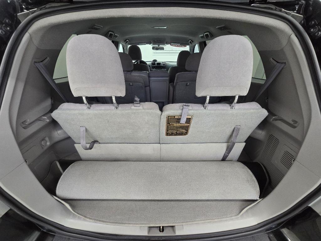 Toyota Highlander Base 2WD V6 2012