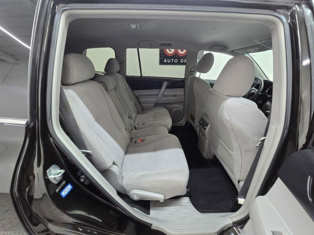 Toyota Highlander Base 2WD V6 2012