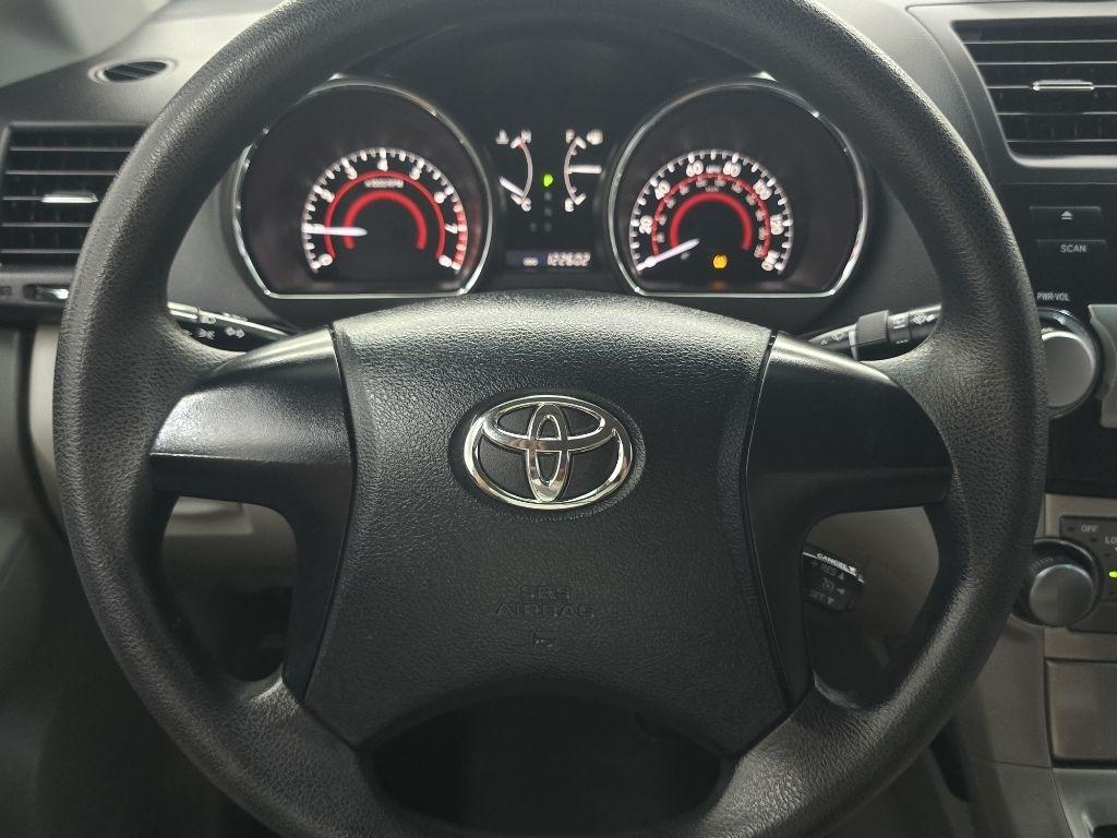 Toyota Highlander Base 2WD V6 2012