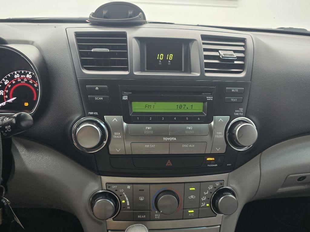 Toyota Highlander Base 2WD V6 2012