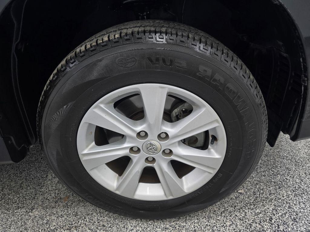 Toyota Highlander Base 2WD V6 2012