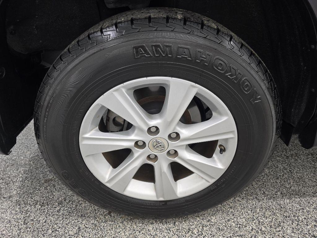 Toyota Highlander Base 2WD V6 2012