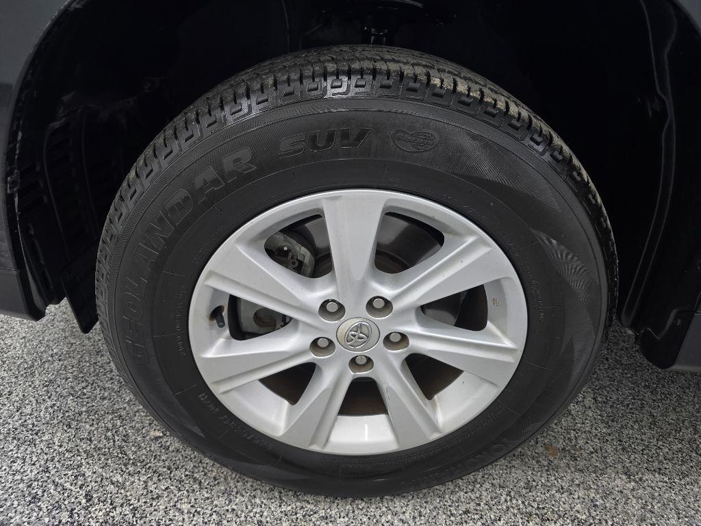 Toyota Highlander Base 2WD V6 2012