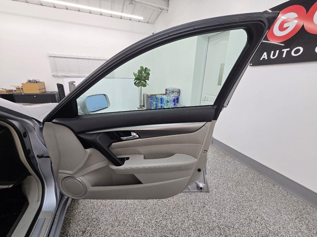 Acura TL 6-Speed AT with Tech Package and 18-In. WP 2012