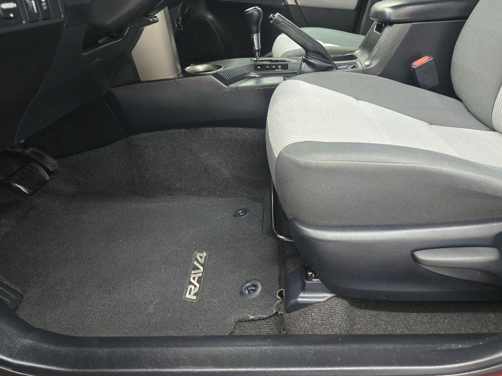 Toyota RAV4 LE FWD 2015