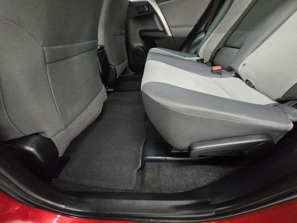 Toyota RAV4 LE FWD 2015