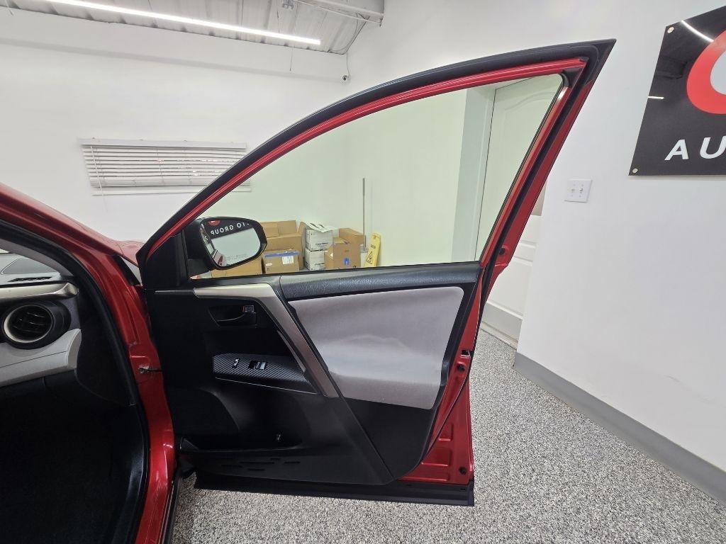 Toyota RAV4 LE FWD 2015