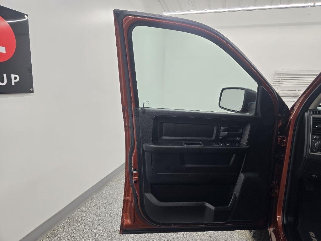 RAM 1500 Tradesman Crew Cab SWB 2WD 2013