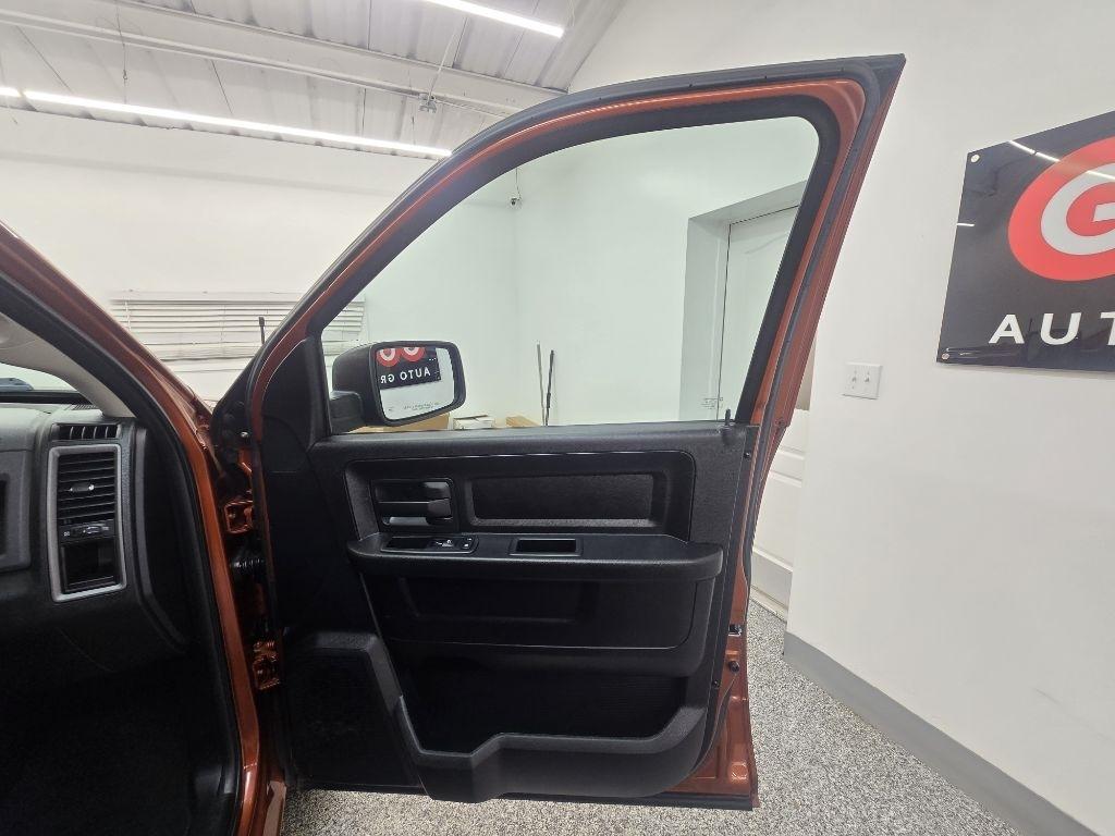 RAM 1500 Tradesman Crew Cab SWB 2WD 2013