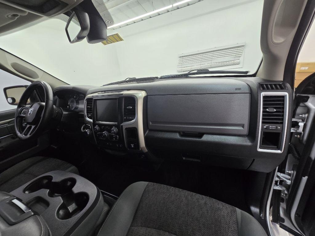 RAM 1500 SLT Crew Cab SWB 2WD 2015