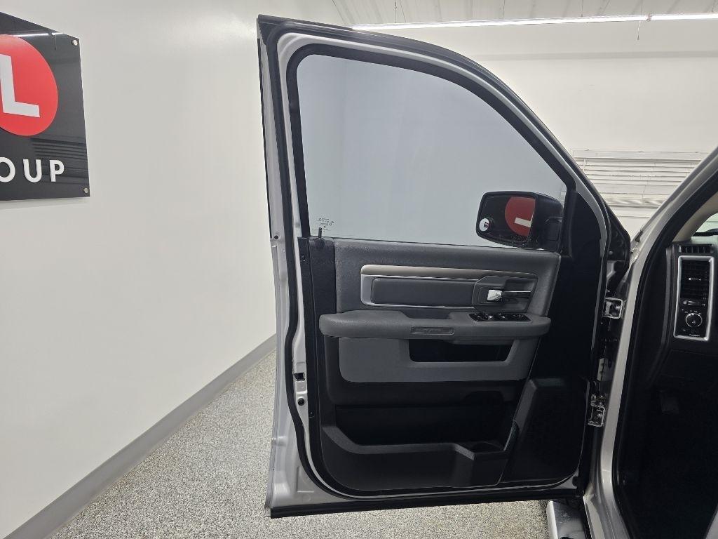 RAM 1500 SLT Crew Cab SWB 2WD 2015