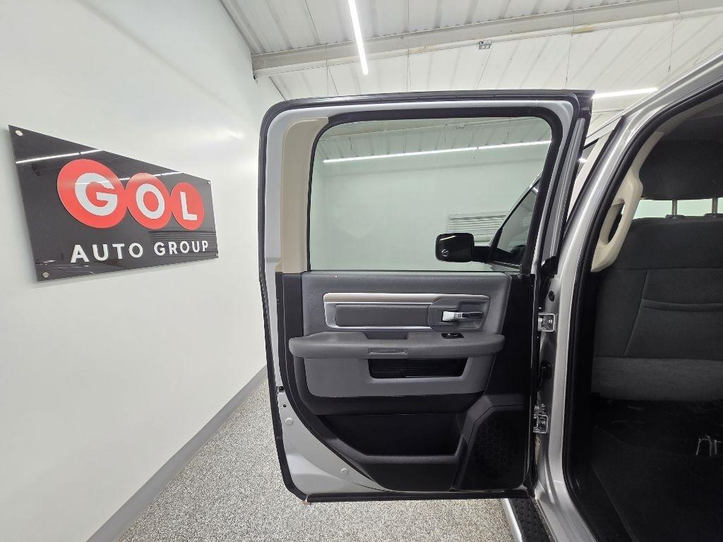RAM 1500 SLT Crew Cab SWB 2WD 2015