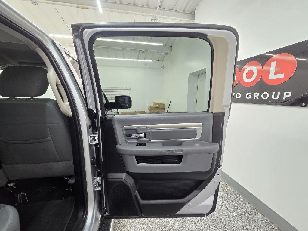 RAM 1500 SLT Crew Cab SWB 2WD 2015