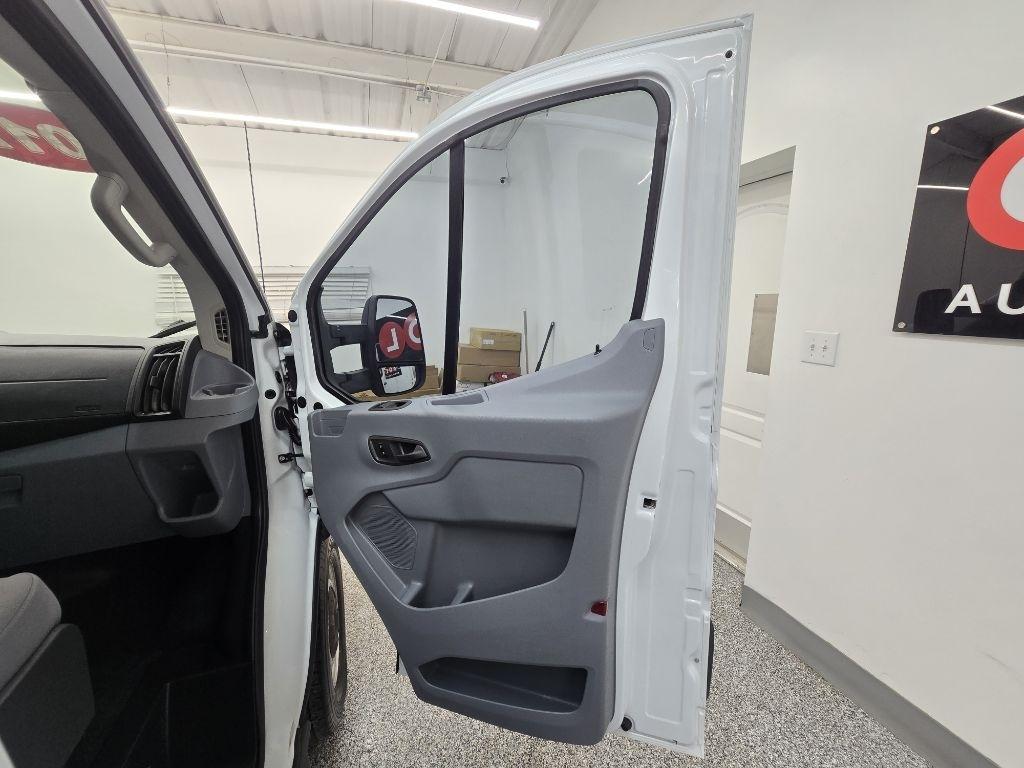 Ford Transit 150 Van Low Roof w/Sliding Pass. 148-in. WB 2017