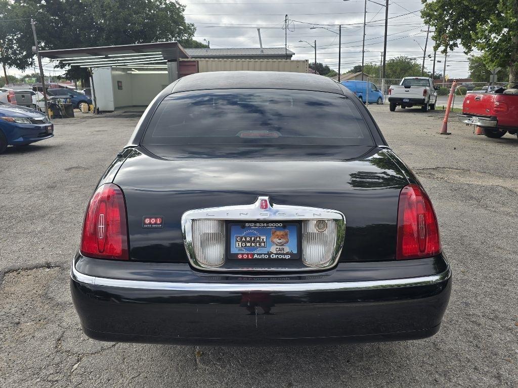 Lincoln Town Car Limousine 2002