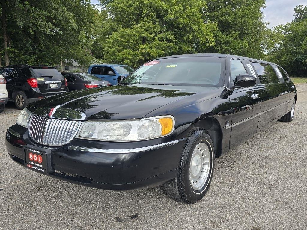 Lincoln Town Car Limousine 2002