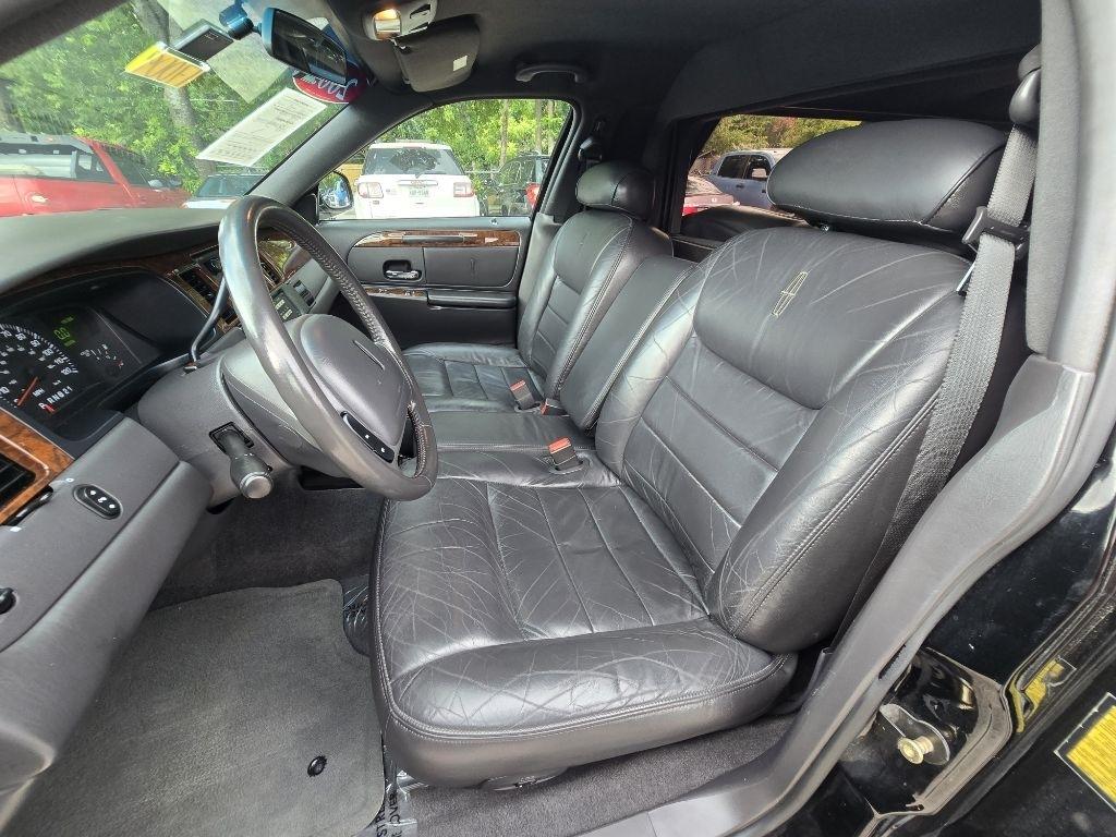 Lincoln Town Car Limousine 2002