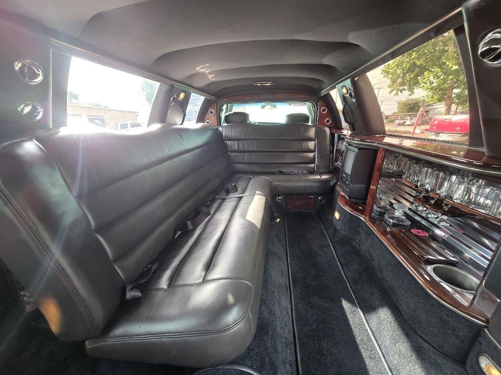 Lincoln Town Car Limousine 2002