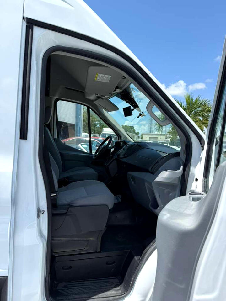Ford Transit 250 Van High Roof w/Sliding Pass. 148-in. WB EL 2019 Ford Transit 250 Van High Roof w/Sliding Pass. 148-in. WB EL 2019
