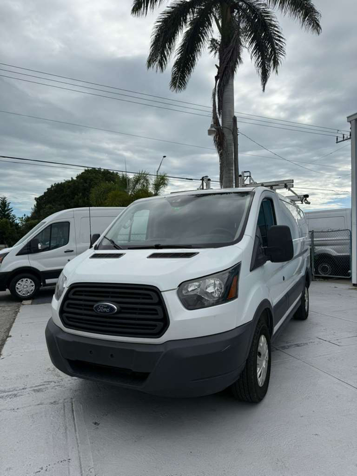 Ford Transit 250 Van Low Roof 60/40 Pass.130-in. WB 2017 Ford Transit 250 Van Low Roof 60/40 Pass.130-in. WB 2017