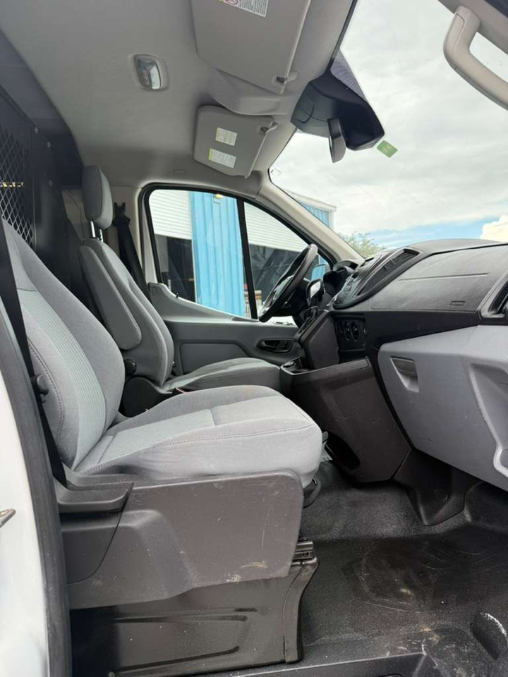 Ford Transit 250 Van Low Roof 60/40 Pass.130-in. WB 2017 Ford Transit 250 Van Low Roof 60/40 Pass.130-in. WB 2017