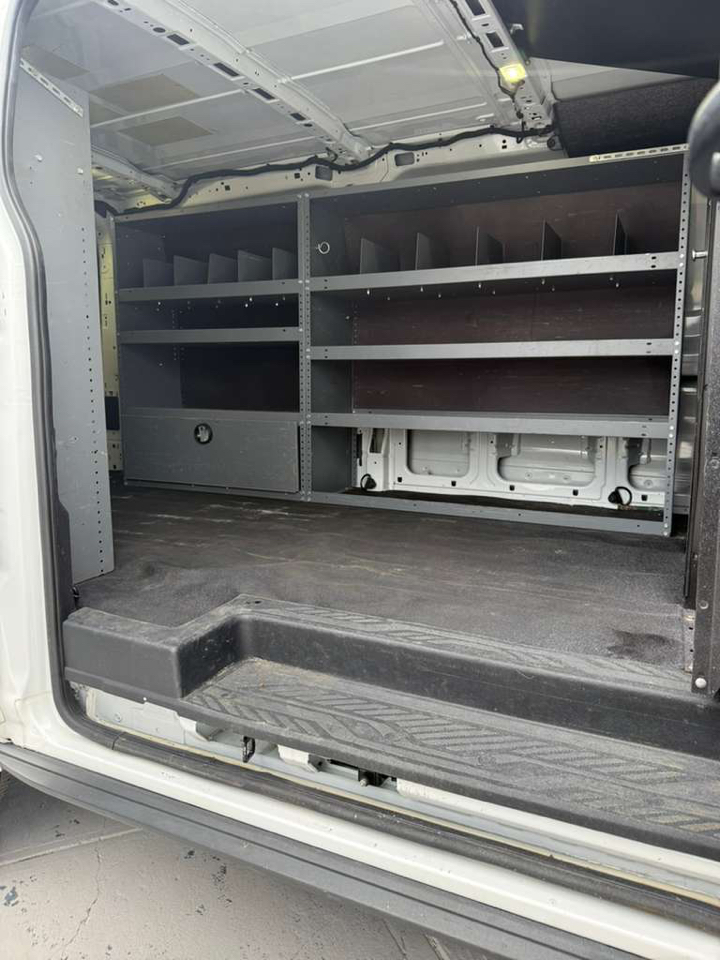 Ford Transit 250 Van Low Roof 60/40 Pass.130-in. WB 2017 Ford Transit 250 Van Low Roof 60/40 Pass.130-in. WB 2017