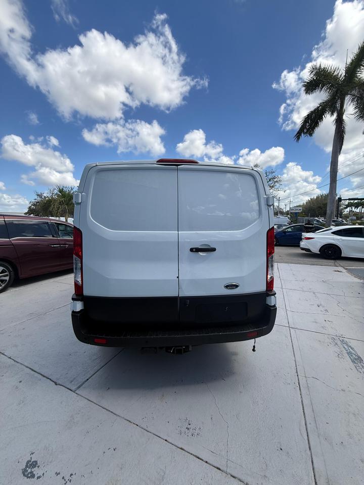 Ford Transit 250 Van Low Roof w/Sliding Pass. 130-in. WB 2021