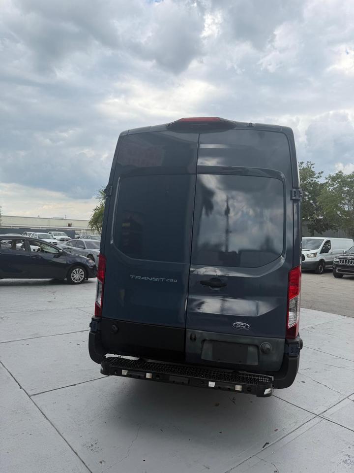 Ford Transit 250 Van High Roof w/Sliding Pass. 148-in. WB EL 2020