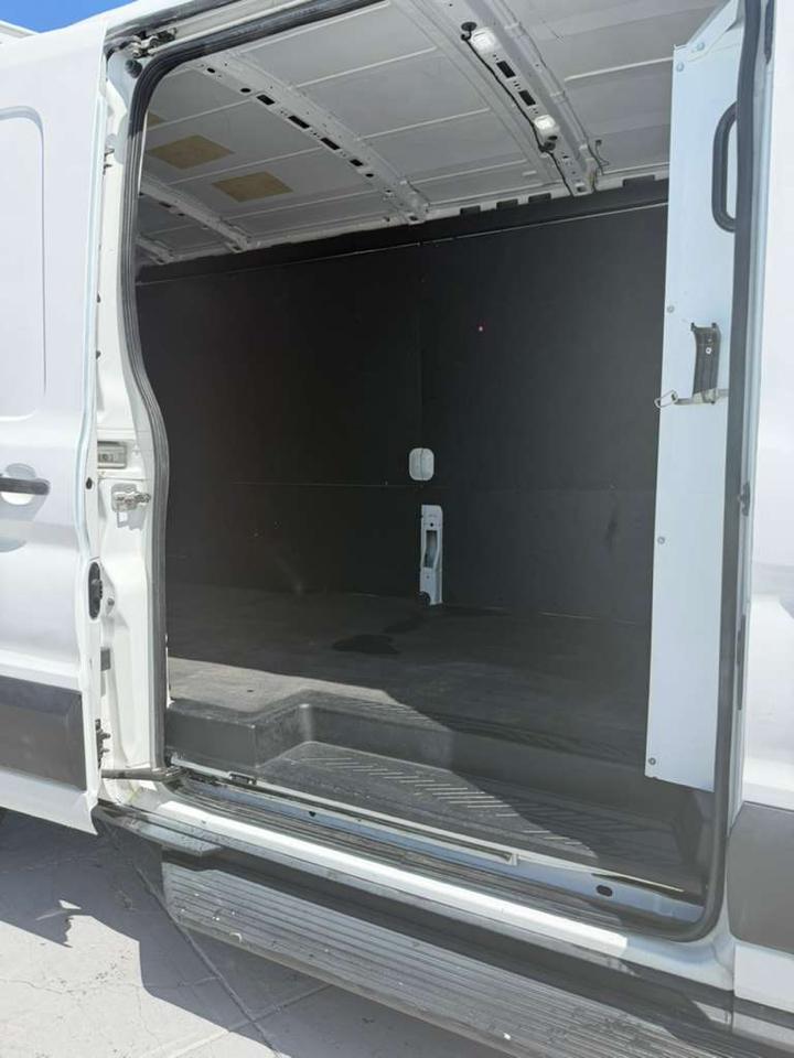 Ford Transit 150 Van Med. Roof w/Sliding Pass. 148-in. WB 2019