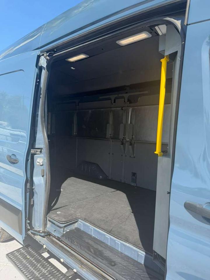 Ford Transit 250 Van High Roof w/Sliding Pass. 148-in. WB EL 2020