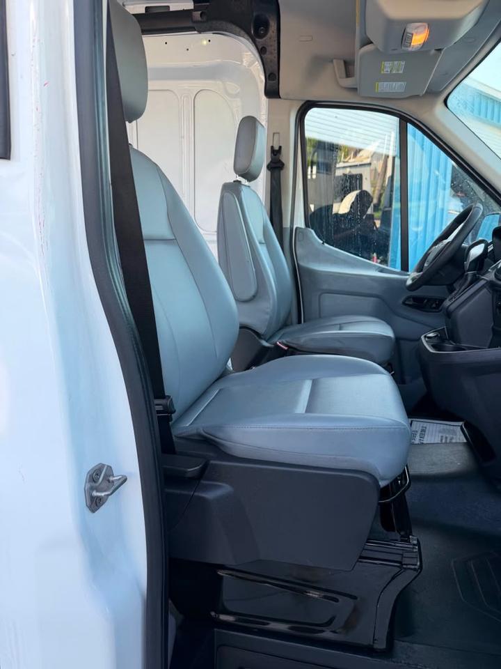 Ford Transit 250 Van Med. Roof w/Sliding Pass. 148-in. WB 2018