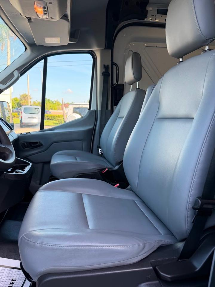 Ford Transit 250 Van Med. Roof w/Sliding Pass. 148-in. WB 2018