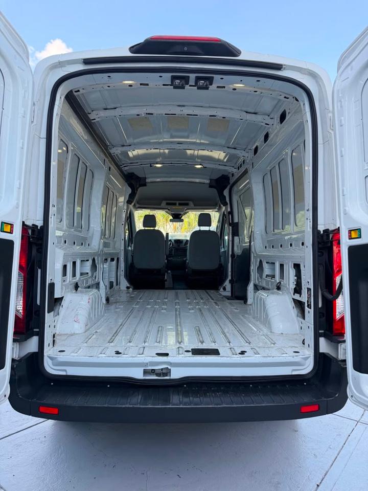 Ford Transit 250 Van Med. Roof w/Sliding Pass. 148-in. WB 2018