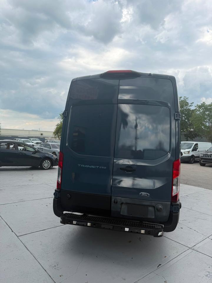 Ford Transit 250 Van High Roof w/Sliding Pass. 148-in. WB EL 2020